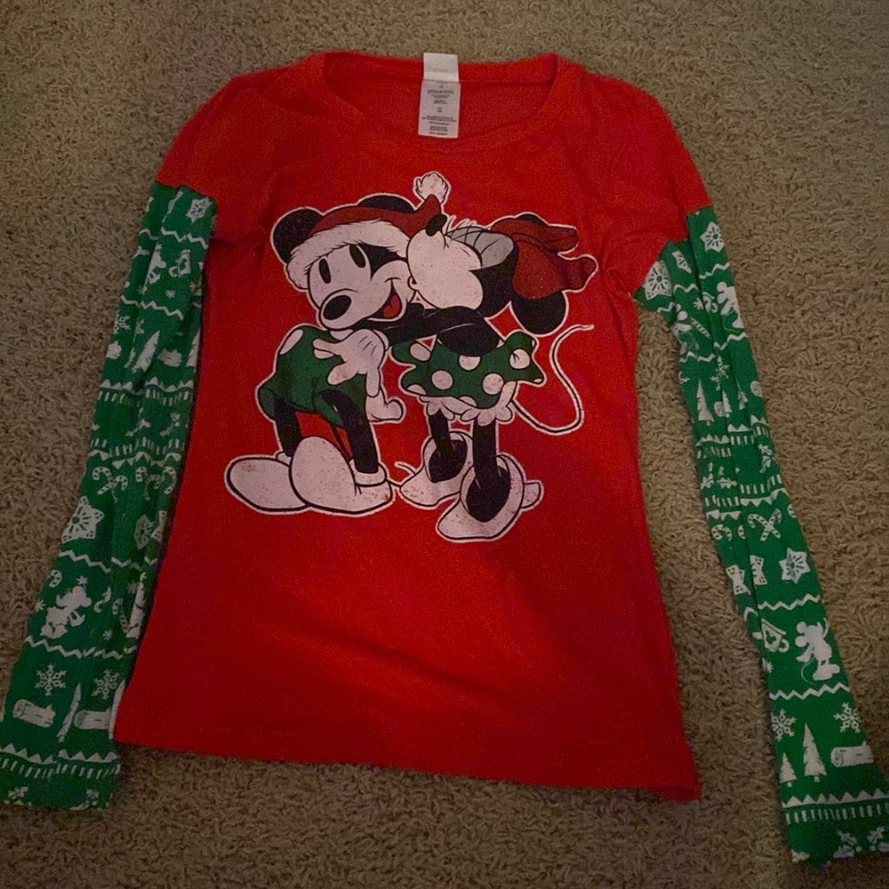 Vintage Disney Christmas t-shirt! Great Christmas present option!